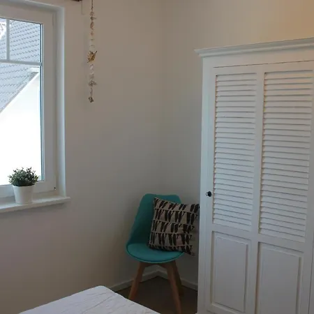 F 86 In Apartment Born